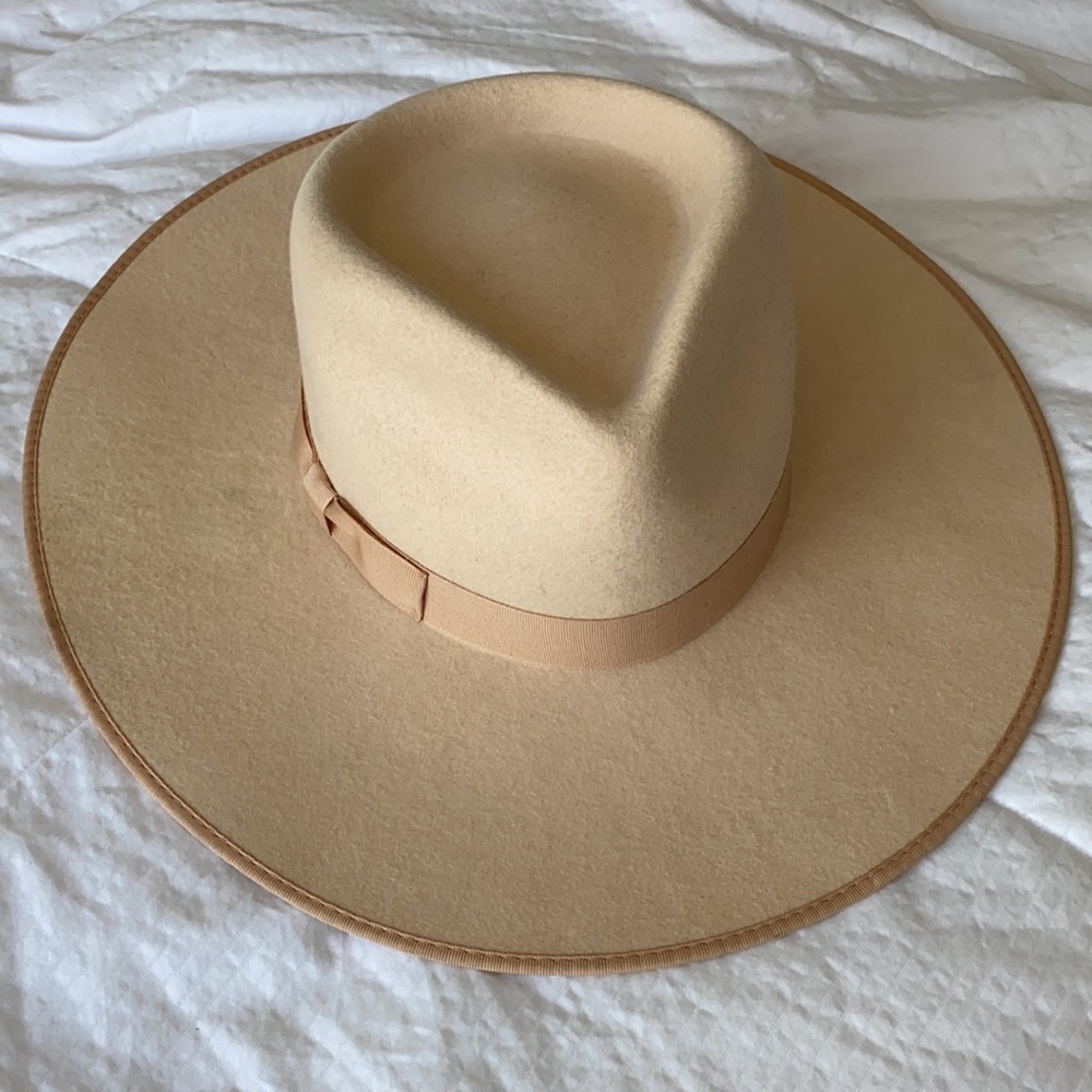 Lack of color ivory rancher medium